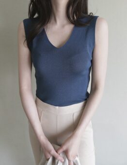 正韓  素色合身針織無袖背心 made in korea