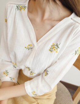 正韓  純棉V領花朵刺繡上衣 made in korea